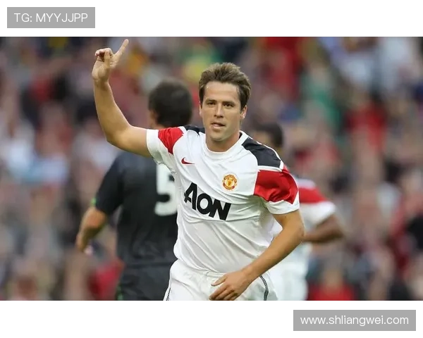 力气最大的足球明星揭秘：他们如何在赛场上展现超凡力量与技巧