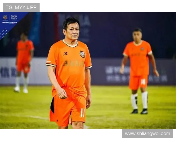 足球场上的白色闪耀明星揭示他们的光辉与成就 足球场上的白色闪耀明星揭示他们的光辉与成就