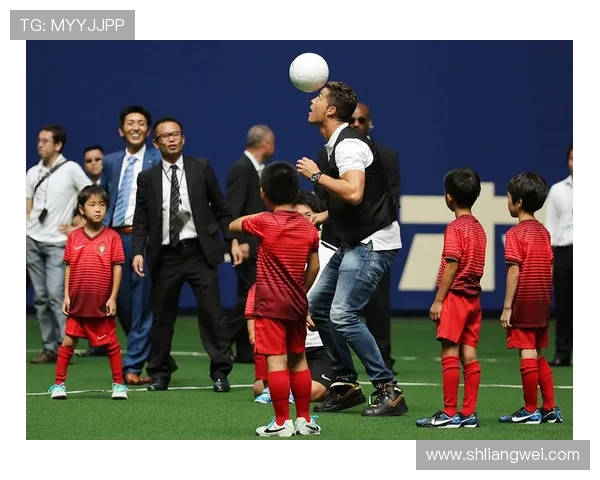 外国足球明星齐聚一堂展现技艺激情碰撞精彩赛事回顾 外国足球明星齐聚一堂展现技艺激情碰撞精彩赛事回顾